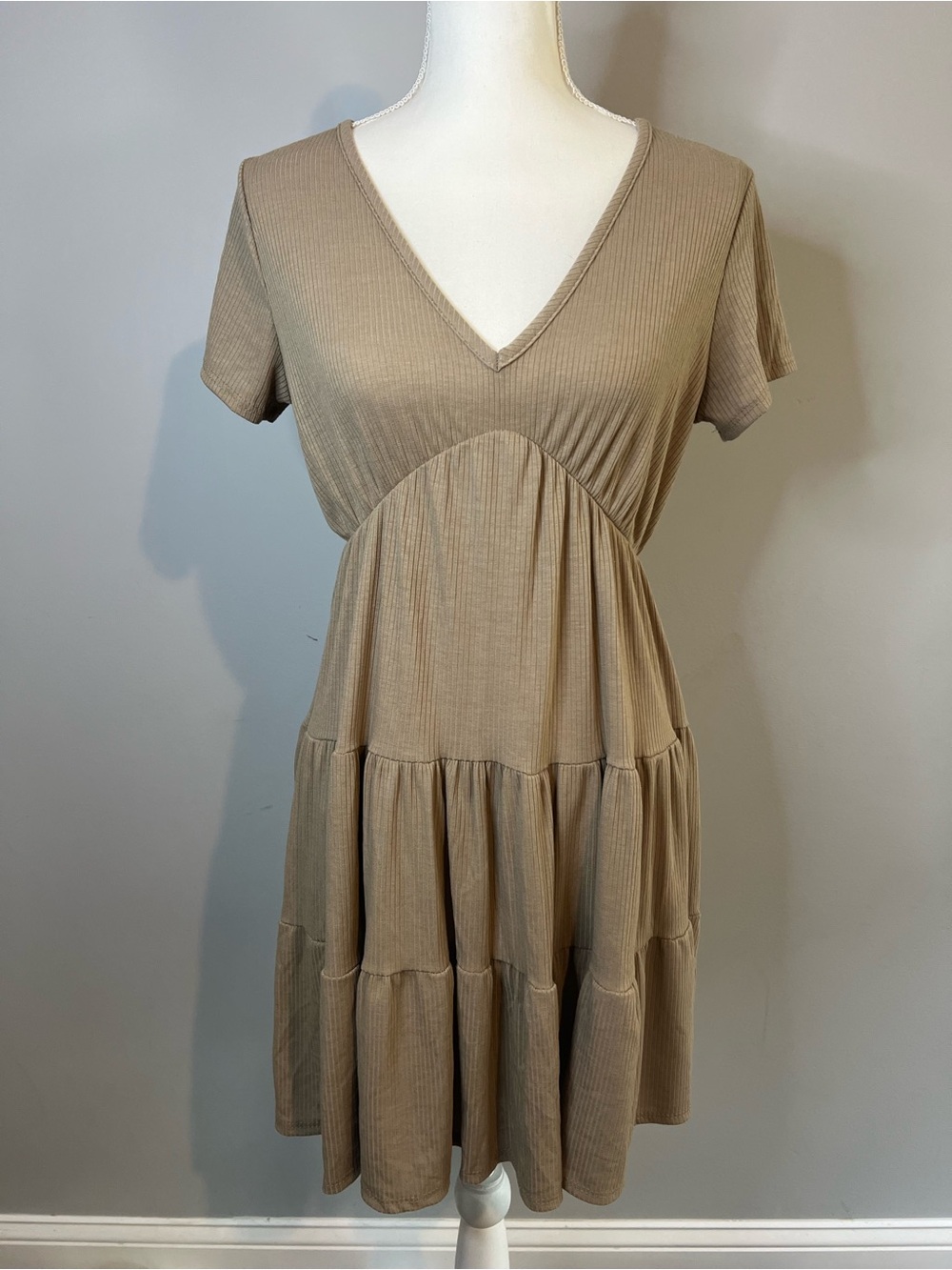 Olivia Rae Taupe V-Neck Tiered Mini Dress Womens Size Medium